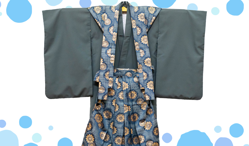七五三男児5歳袴姿コレクション5。グレーの着物に青色のレトロ風な陣羽織に青色の袴のコーデです